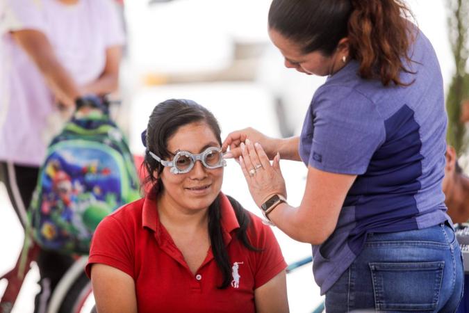 Lleva Lupita Cuautle servicios a San Rafael Comac