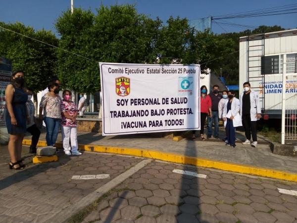 Personal de Salud en Huauchinango exige vacunas