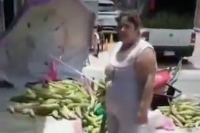 Surge “Lady Elotes” en Veracruz por agredir a un vendedor ambulante