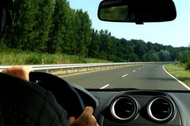 Errores al volante en carretera que podrían costarte la vida