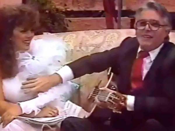 VIDEO Enrique Guzmán también manoseó a Verónica Castro