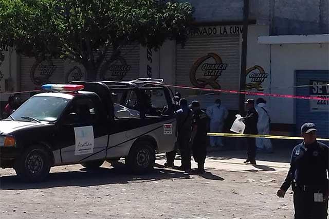 Asesinan a balazos a dos jovenes en un bar de Acatlán image 1