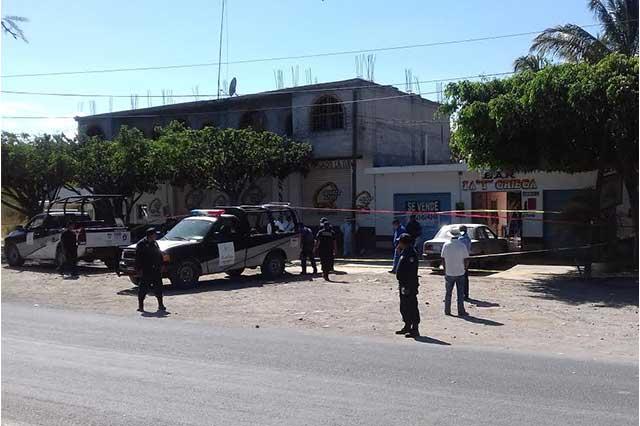 Asesinan a balazos a dos jovenes en un bar de Acatlán image 2