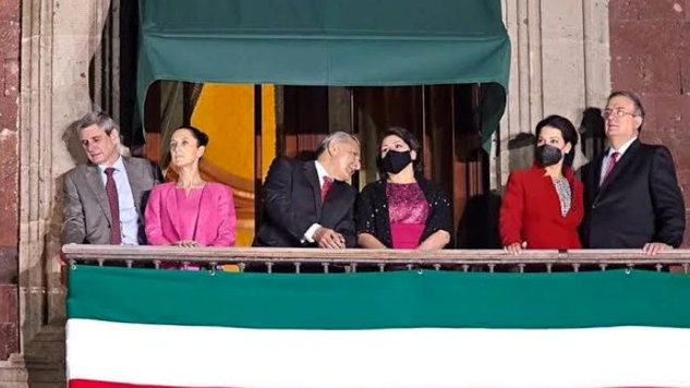 Claudia, con la izquierda; Marcelo, con la derecha; Adán, ¿con ambas dos?