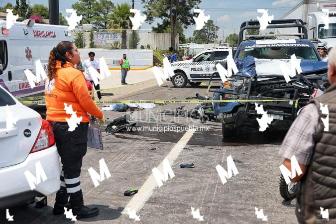 Motociclista muere atropellado por una patrulla y policías huyen