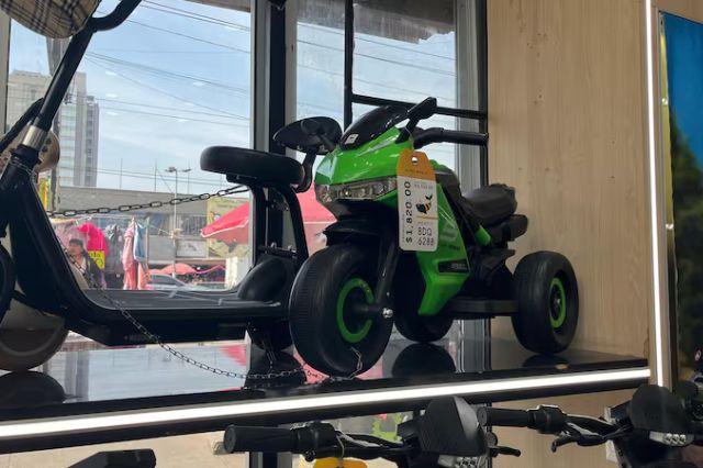 Incautan más de 500 motos y scooters eléctricos en el centro de la CDMX