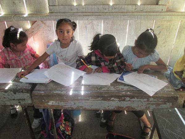 Sin pago, desde hace un año, profesoras en colonia de Huauchinango image 2