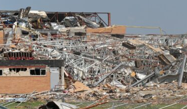 Dos muertos en colapso de almacén de Amazon por tornado