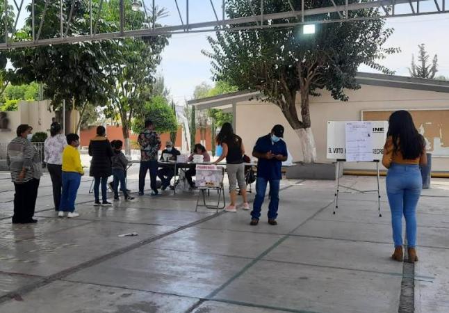 Se registra poca asistencia a consulta de revocación de mandato en Tecamachalco