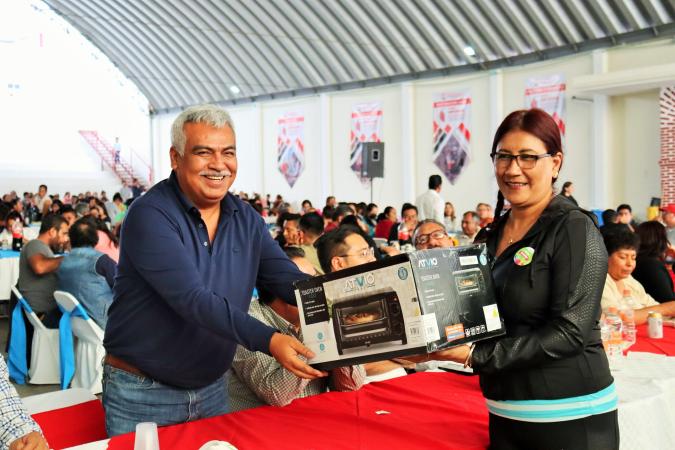 Ocoyucan festeja con cultura a los maestros