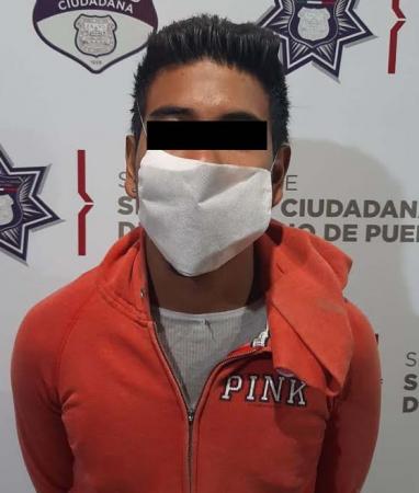 Los detienen por robar tequila Rancho Escondido en Oxxo de Puebla image 3