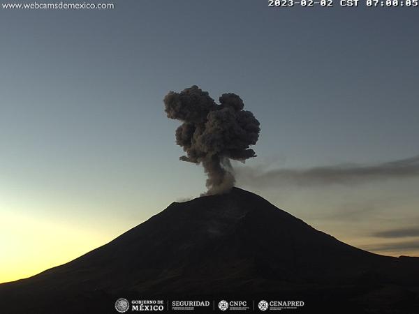 Popocatépetl registra 32 exhalaciones y dos explosiones