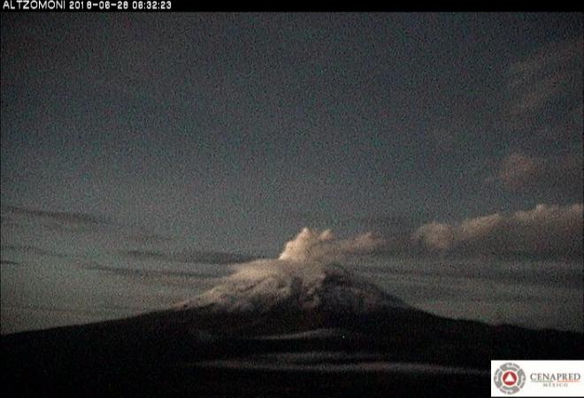 Genera el Popocatépetl exhalaciones e incandescencia image 1