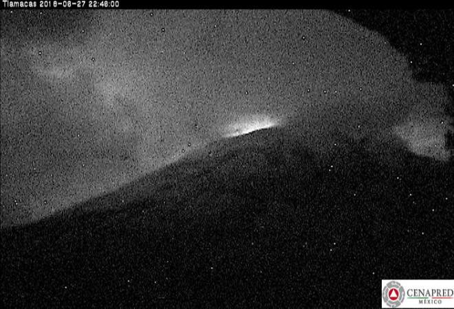 Genera el Popocatépetl exhalaciones e incandescencia image 2