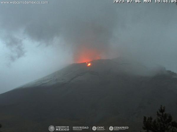 Popocatépetl registró 81 exhalaciones y dos explosiones en 24 horas