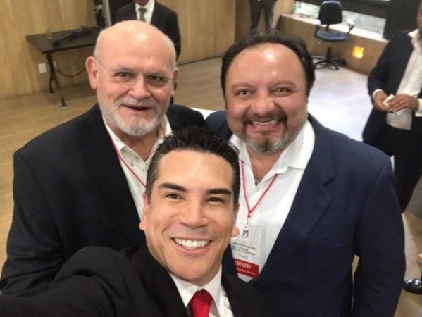 Pide AMLO a la PGR investigar a líder del PRI por anomalías en su 3 de 3