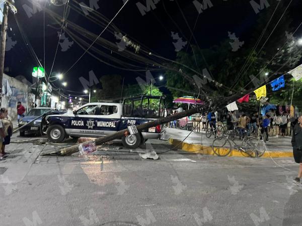 Patrulla choca contra un poste y deja un lesionado en San Gabriel Chilac