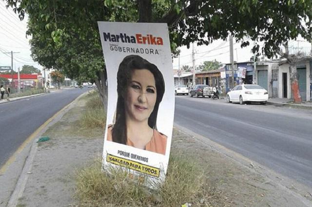 Colocan propaganda de Martha Erika en postes y árboles de Izúcar image 2