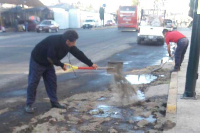 Derrame de combustible en carretera alerta a vecinos en Texmelucan image 4