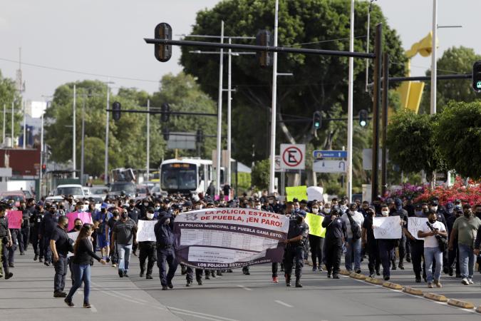Policías seguirán en paro, Estado ofrecía aumento de 100 pesos