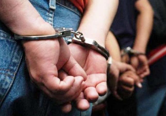 Los capturan con moto robada y droga en Chietla