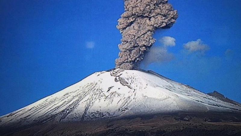 VIDEO Registra leve explosión el Popocatépetl