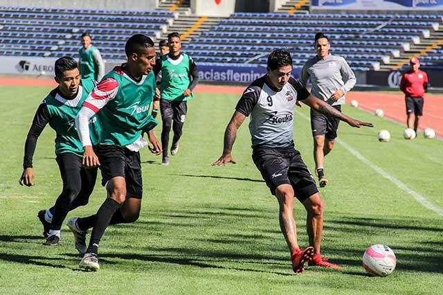 Lobos intensifica su práctica de cara al duelo ante el Club Puebla image 1