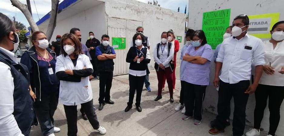 Protestan en Centro de Salud de Tehuacán para exigir vacuna contra covid19