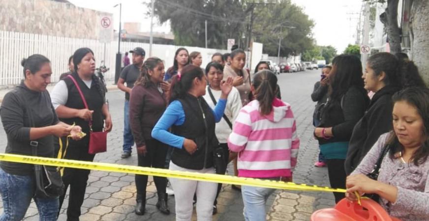 Padres de familia liberan vialidad en Tehuacán image 2