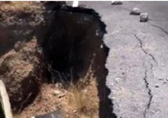 Se registran tres socavones en la carretera Chiautla-Tulcingo de Valle