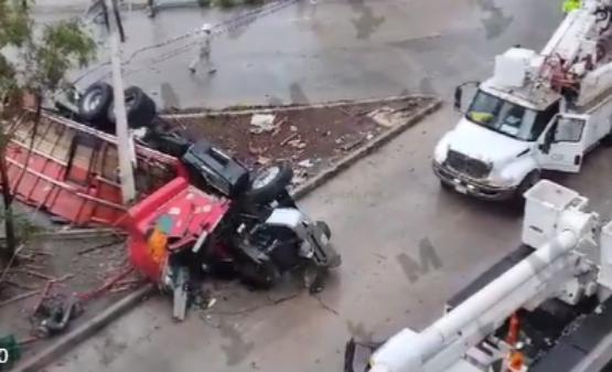Lluvia provoca varios accidentes en el Periférico esta mañana