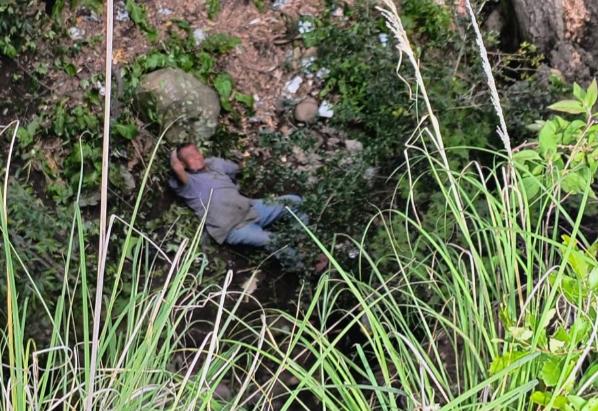 Se salva de milagro al caer a una barranca de 40 metros en Amozoc