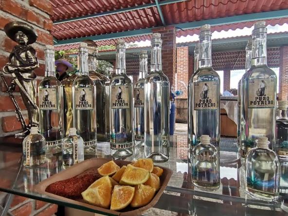En Huaquechula se elabora mezcal 100% artesanal
