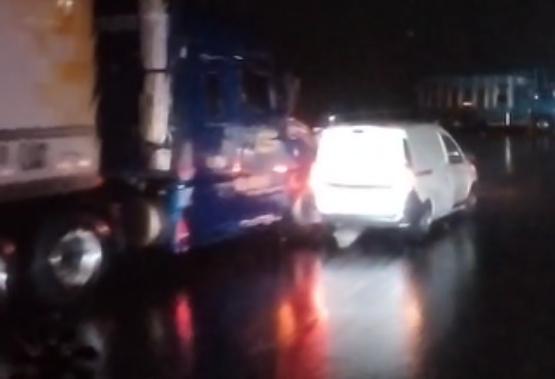 Accidente en la autopista México-Puebla genera asentamiento vehicular