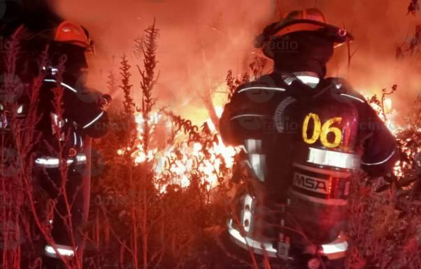 Fuego consume casa en San Felipe Hueyotlipan