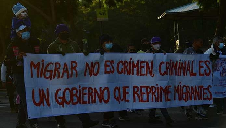 Caravana de migrantes acudió a Palacio Nacional, pidieron libre tránsito por el país