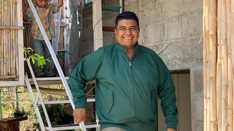 VIDEO Me ganó la ira: regidor golpea a su esposa