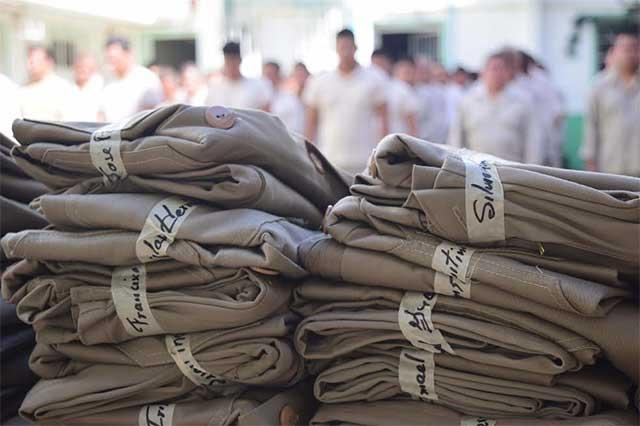 Por día de reyes, dan uniformes y roscas a reos del Cereso de Zacapoaxtla image 2