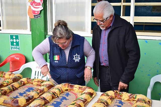 Por día de reyes, dan uniformes y roscas a reos del Cereso de Zacapoaxtla image 1
