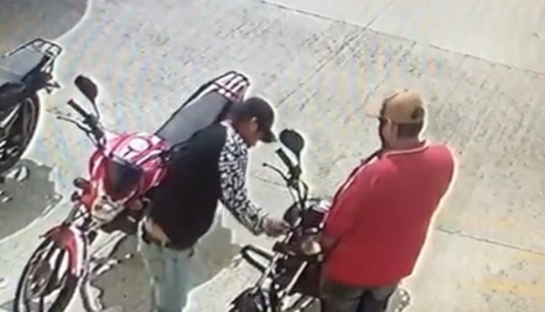 En menos de tres minutos se roban motocicleta en Atlixco