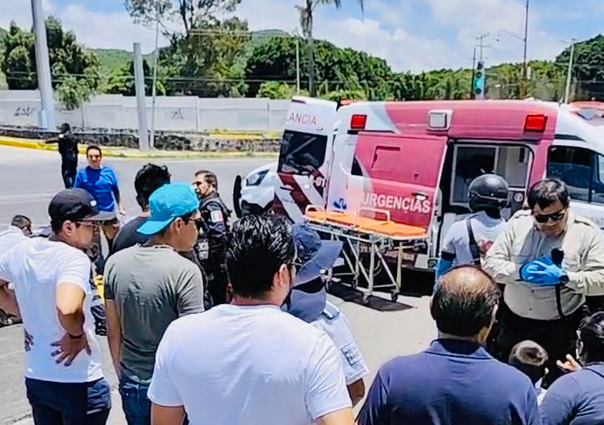 En Atlixco pipa de gas embiste a motociclistas