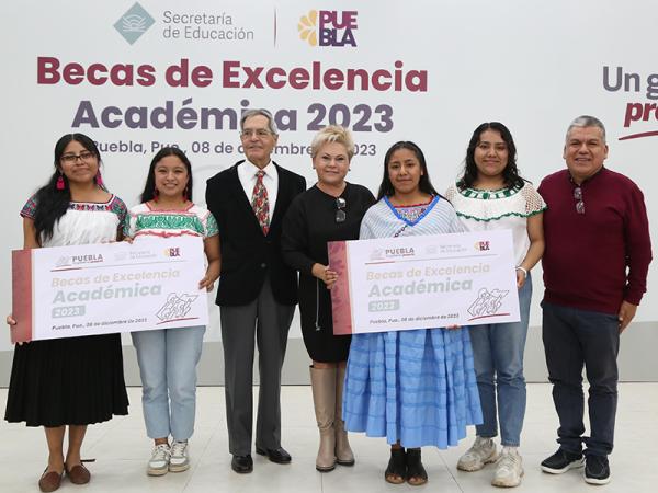 Otorga SEP becas a estudiantes universitarios con excelencia académica