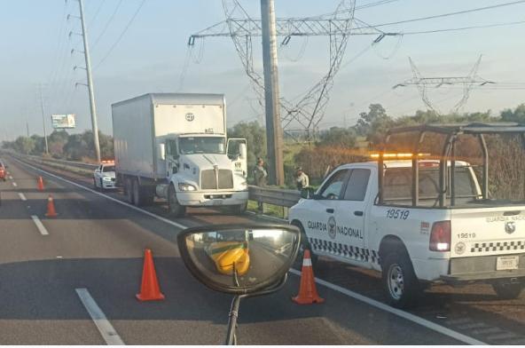Detienen camión tipo torton que circulaba a contraflujo en la México-Puebla
