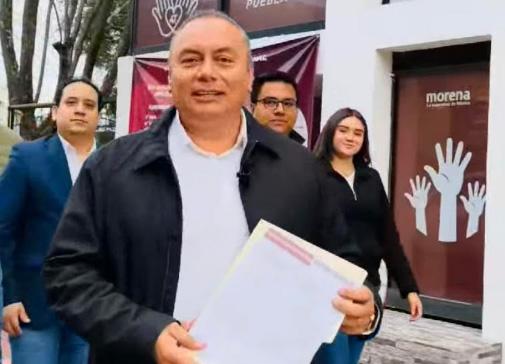 Guillermo Velázquez se registra como precandidato de Morena a la alcaldía de Atlixco