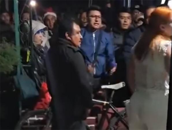 Se registra caos y fraude en evento navideño en balneario de Atlixco