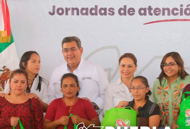 Entrega Sergio Salomón 700 apoyos de producto lácteo en Xicotepec
