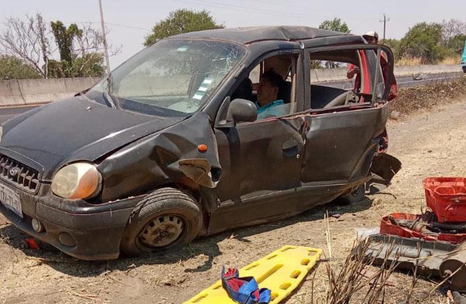 Choca unidad del transporte público en la federal Atlixco-Izúcar