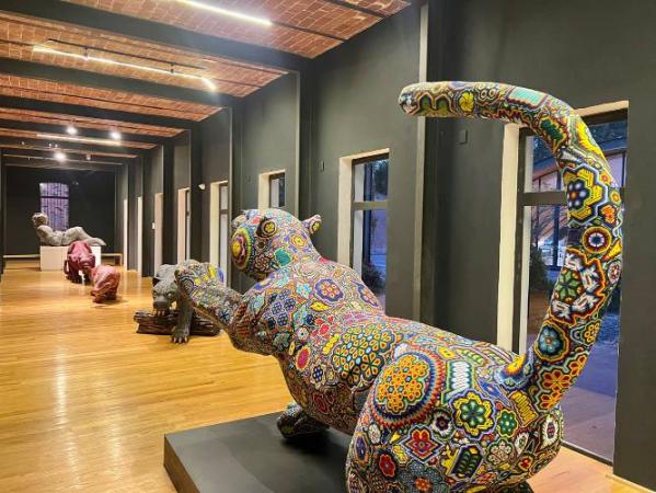 Invitan a la exposición Somos Guardianes del artista mexicano César Menchaca