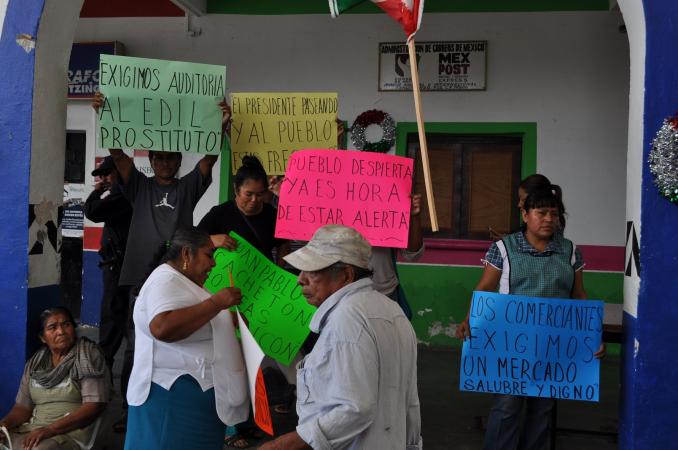 Protestan contra edil de Tehuitzingo por malos manejos y falta de obra image 1