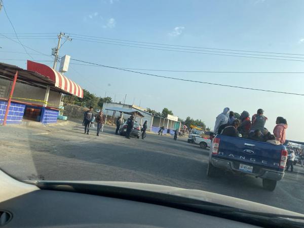 Por la fuerza se instalan ambulantes en el tianguis de Cuatro Caminos